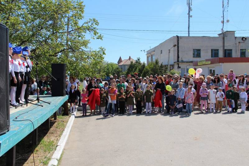 torzhestvennaya_chastj_prohozhdenie_lichnogo_sostava_garnizona_koncert_09_05_2016_52_web_52